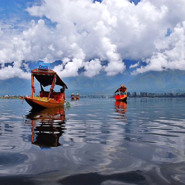 1349192798_shikara_in_dal_lake_in_kashmir 1349192798_shikara_in_dal_lake_in_kashmir